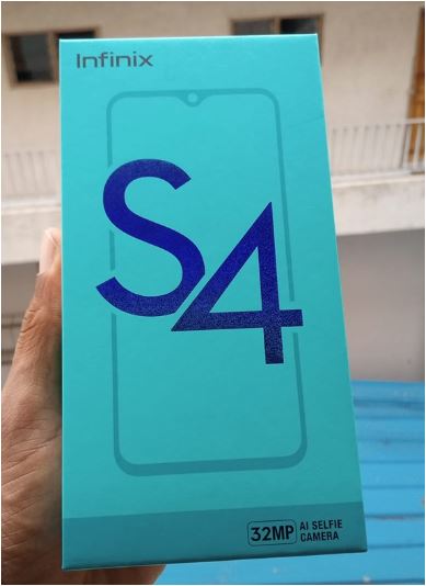 Un aperçu de l'emballage du Infinix S4