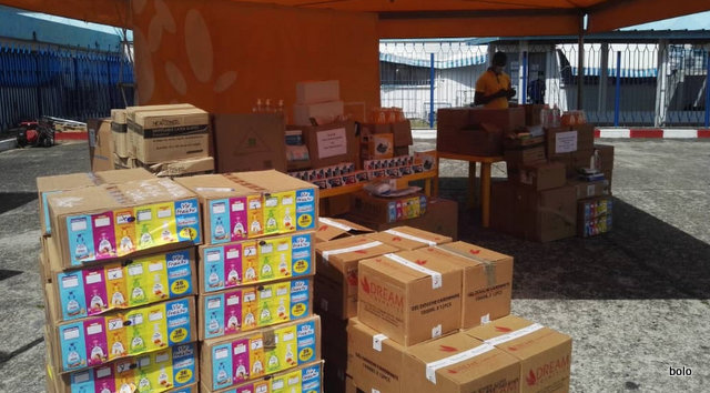 COVID-19 MTN Côte d'Ivoire fait un don d'équipement médicaux et télécoms au CHU de treichville 1