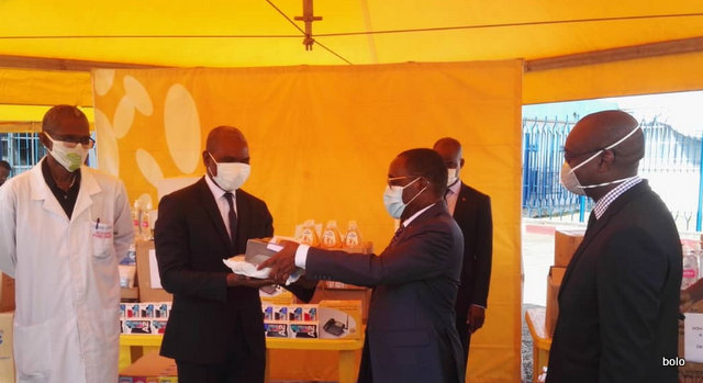COVID-19 MTN Côte d'Ivoire fait un don d'équipement médicaux et télécoms au CHU de treichville