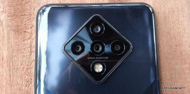 Infinix Zéro 8 avec 4 caméras arrières impression