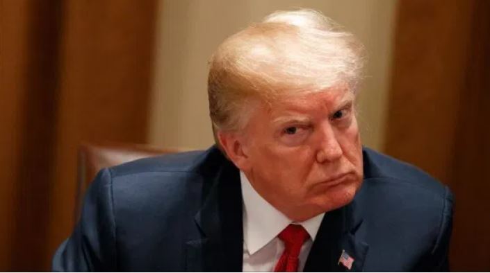 Pourquoi Twitter, Facebook et Snapchat suspendent Donald Trump de publication