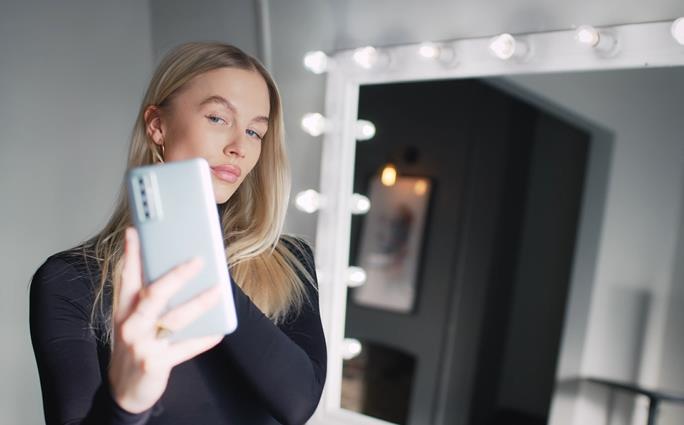 Tecno Camon 17, Un téléphone fait pour vous démarquer avec une incroyable CAMERA AVANT de 48 MP